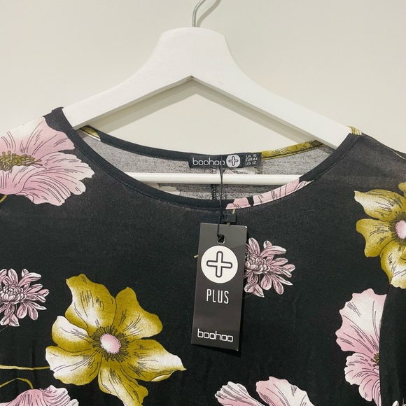 BOOHOO | Black floral mid length dress (PLUS SIZE) - Picture 4 of 4